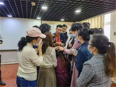 金秀瑶族灯草灸疗法 瑶医药非物质文化遗产传承人---赵衷民