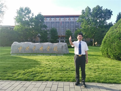 李乘伊院长荣获抗战胜利80周年大阅兵中医楷模人物