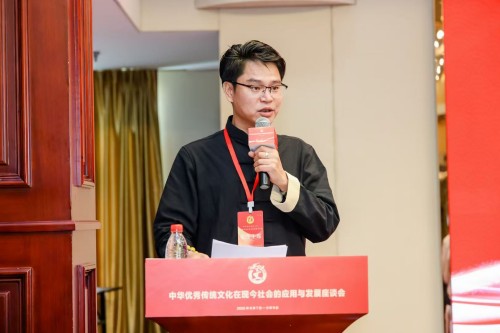 《老百姓购买黄金的利弊分析》