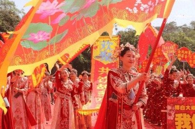 博白大垌镇低垌村：百年客家古村迎姑姐 敬老传情绘就乡村文明新图景