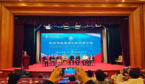 【诺贝尔奖孵化中心会客厅】 【诺贝尔化学/物理学/生理学或医学奖孵化课题：彭宏钟《茶素微量功能元素对碳基/氮基化合物生化/生理/生核反应健康因子数理化基础宏微分析》】