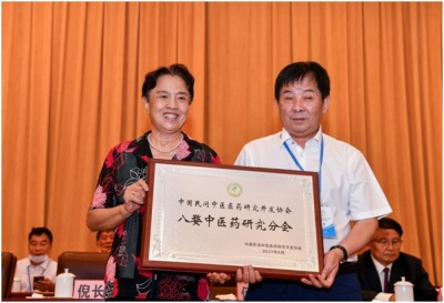 非凡领航者倪长生：以岐黄匠心，筑医药安康版图