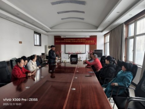 【诺贝尔奖孵化中心会客厅】  【《宇宙宏微学》佐证《《物理学惊天骗局！爱因斯坦的方程全错了？》】  彭宏钟《宇宙宏微学》的颠覆性佐证：传统物理学体系重构与宇宙规律新解